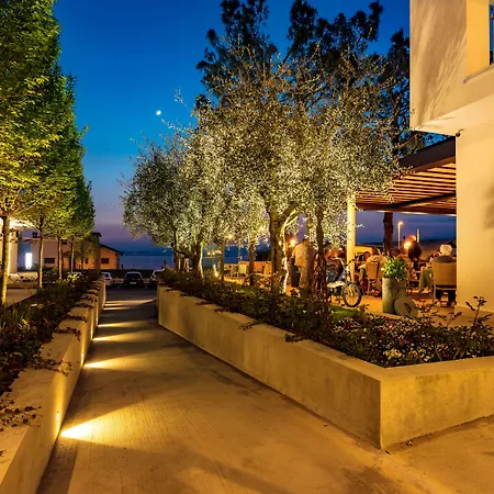 Отель Maximilian